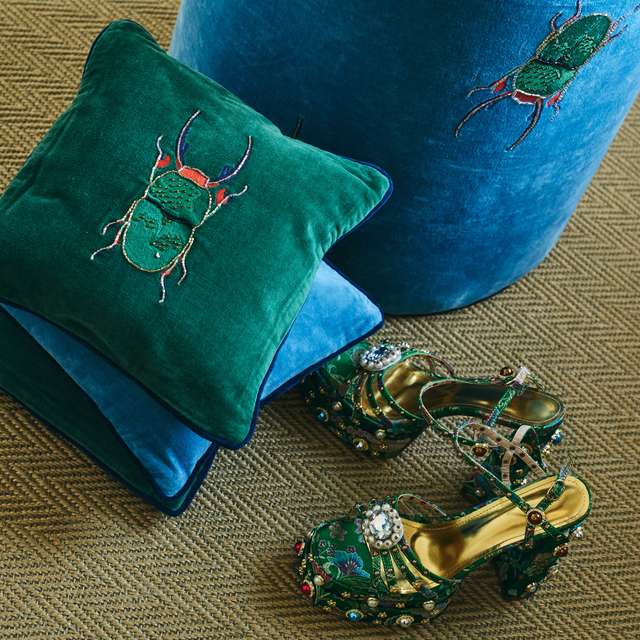 class="object-cover"